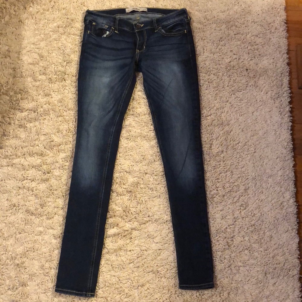 Hollister super skinny jeans size 5 LIKE NEW